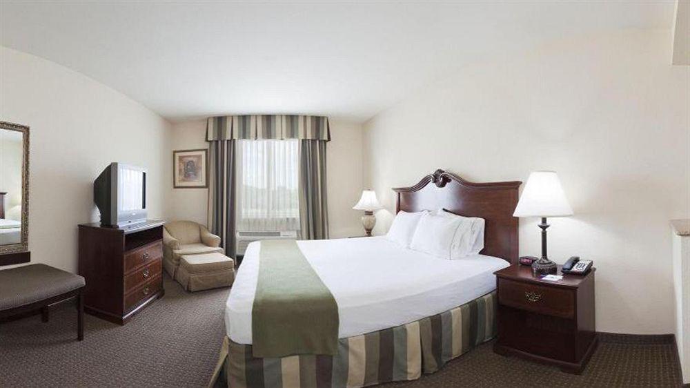 Holiday Inn Express Hotel & Suites Woodward Hwy 270 By Ihg Exterior photo