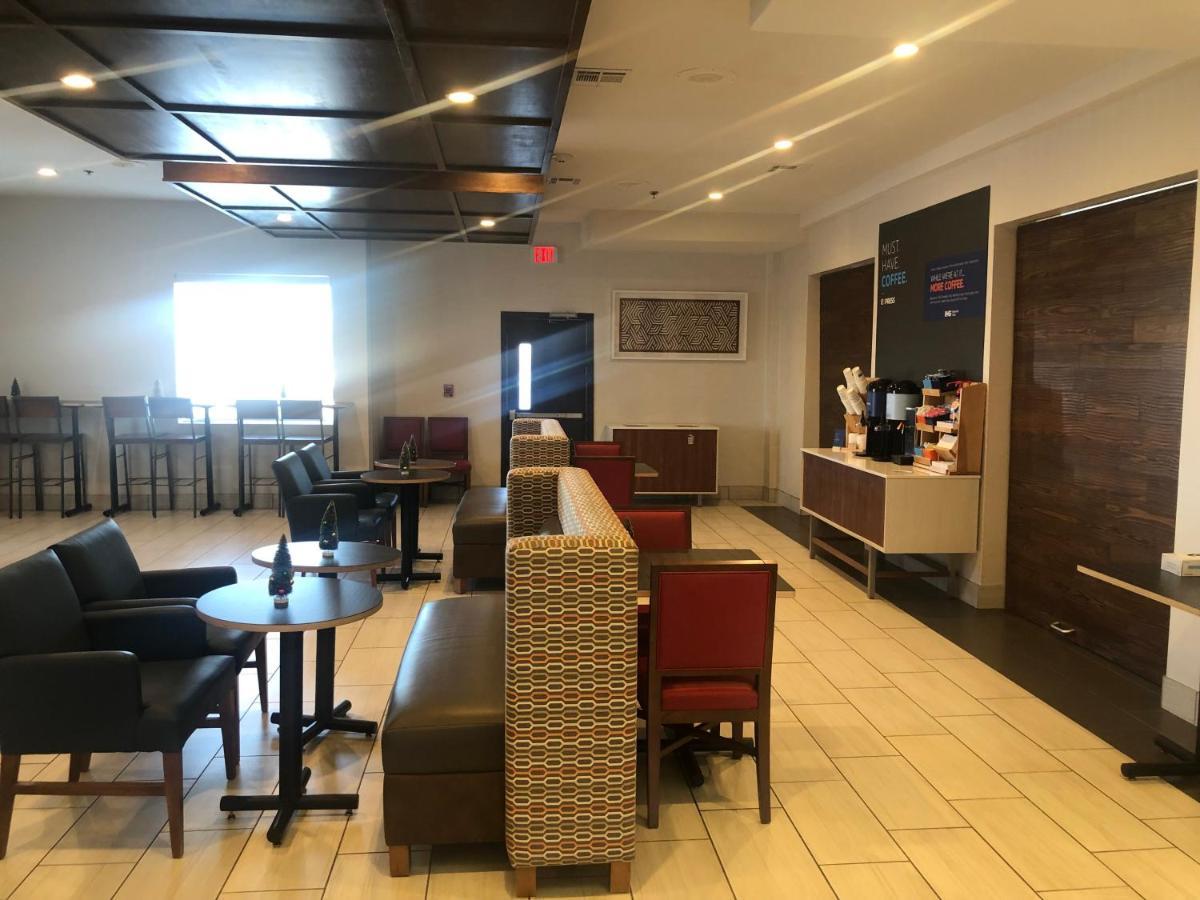 Holiday Inn Express Hotel & Suites Woodward Hwy 270 By Ihg Exterior photo